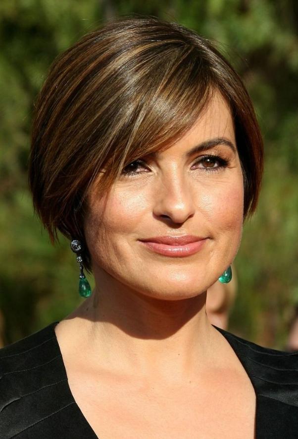 hairstyles for women over 50 with round faces