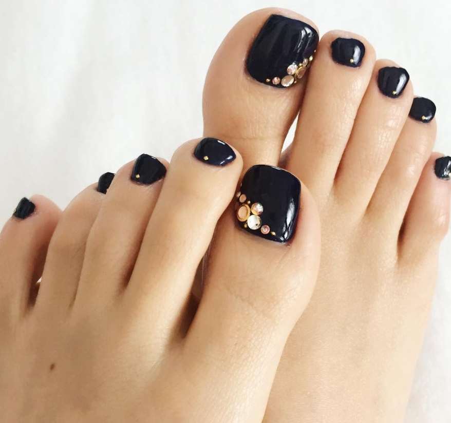 60 Stylish Toe Nail Designs For All Seasons In Yve Style Com