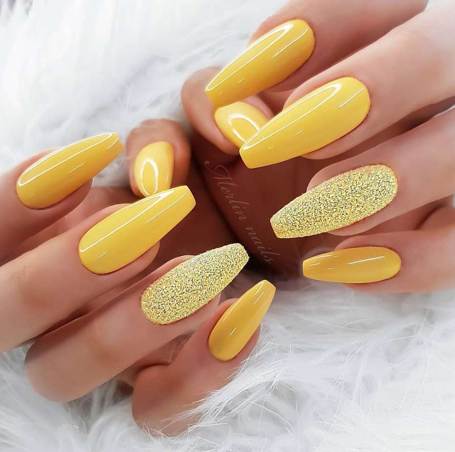 yellow acrylic nails