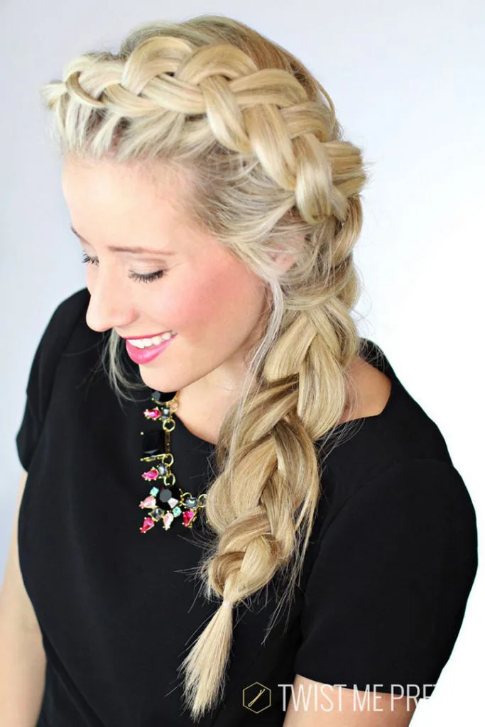 17 Disney Princess Hairstyles - A gorgeous braid inspired by Princess Elsa.
