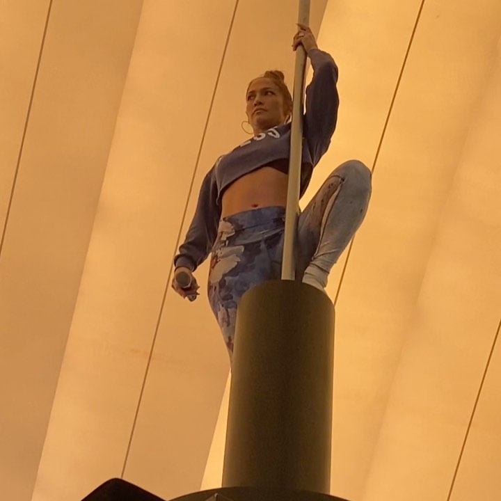 Jennifer Lopez Teaches Shakira Shake Booty Super Bowl Rehearsal